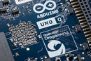 Arduino UNO Q Development Board (Pre-Order, 2GB LPDDR4, 16GB eMMC)