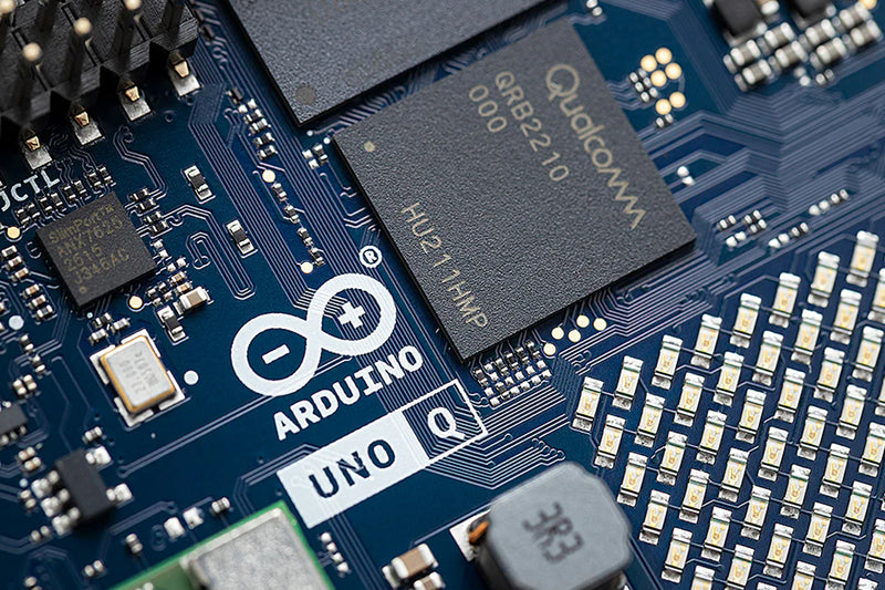 Arduino UNO Q Development Board (Pre-Order, 2GB LPDDR4, 16GB eMMC)