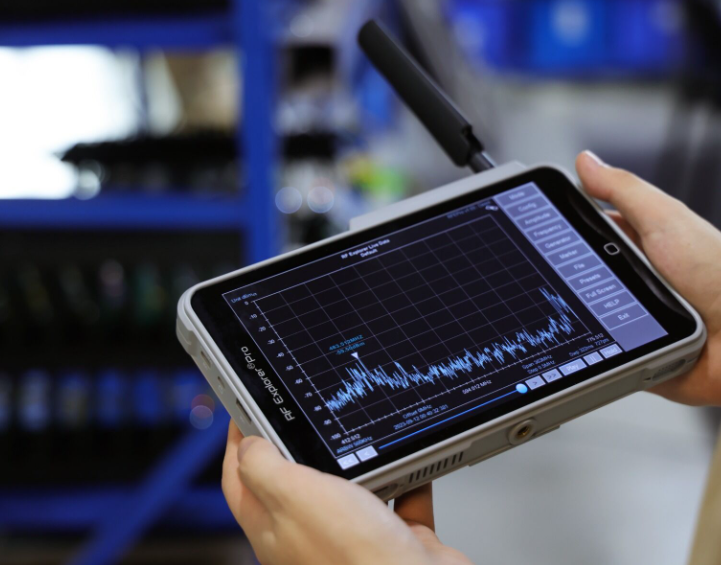 RF Explorer®Pro - Touch Screen Spectrum Analyzer